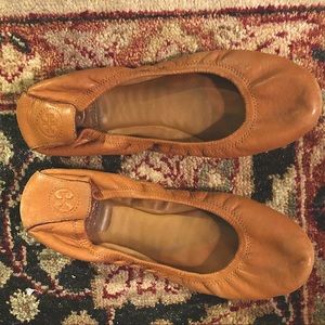 SOLD | Tory Burch flats, leather